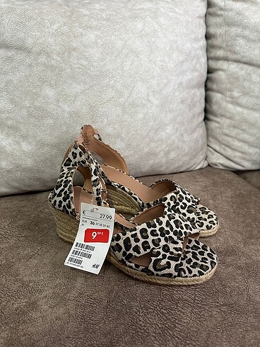 Leopar desenli ayakkabı
