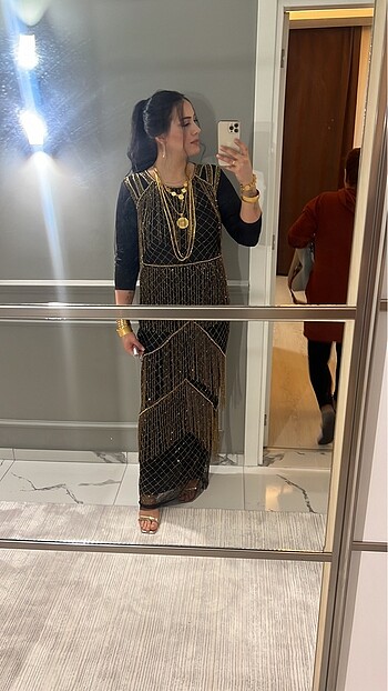 Gold dökümlü siyah abiye
