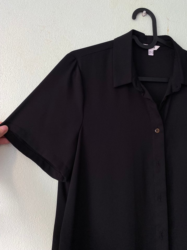 Siyah Kısa Kollu İnce Dokulu Gömlek - Görsel 3