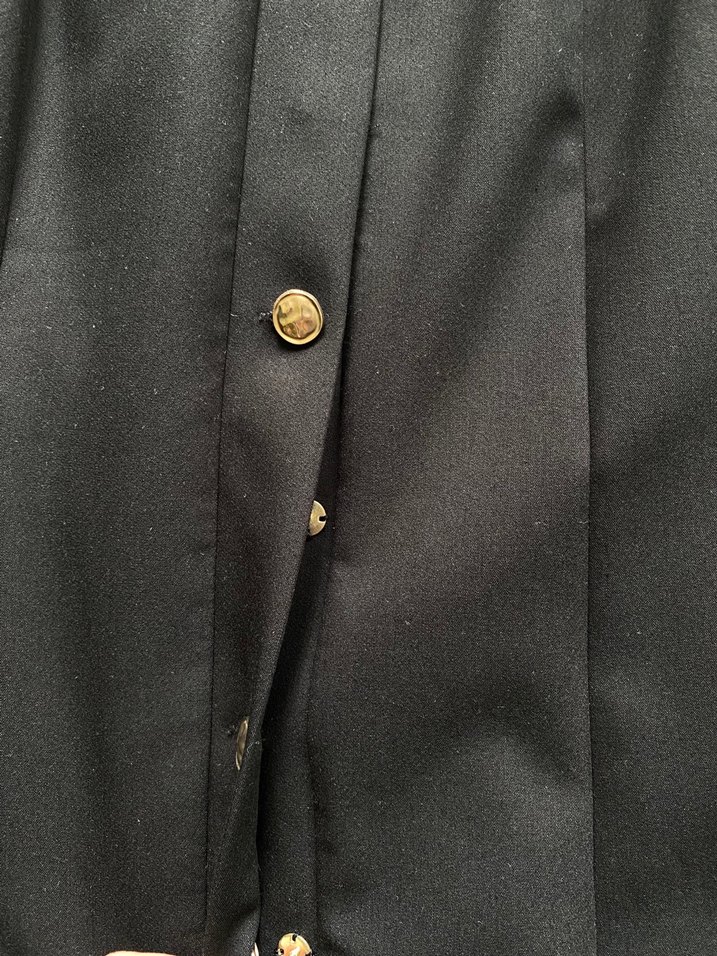 Siyah Mini Kesim Düğmeli Kolsuz Elbise - Görsel 2