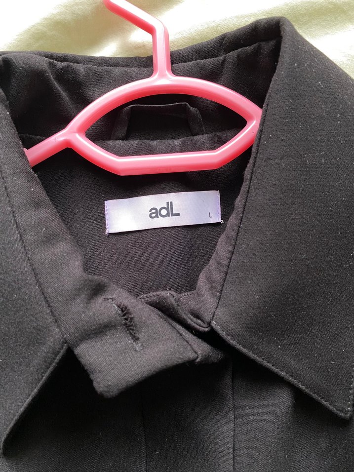 Siyah Mini Kesim Düğmeli Kolsuz Elbise - Görsel 3