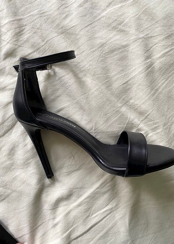 Siyah Tokalı İnce Topuklu Kadın Ayakkabı - Görsel 4