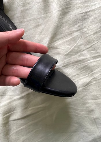 Siyah Tokalı İnce Topuklu Kadın Ayakkabı - Görsel 3