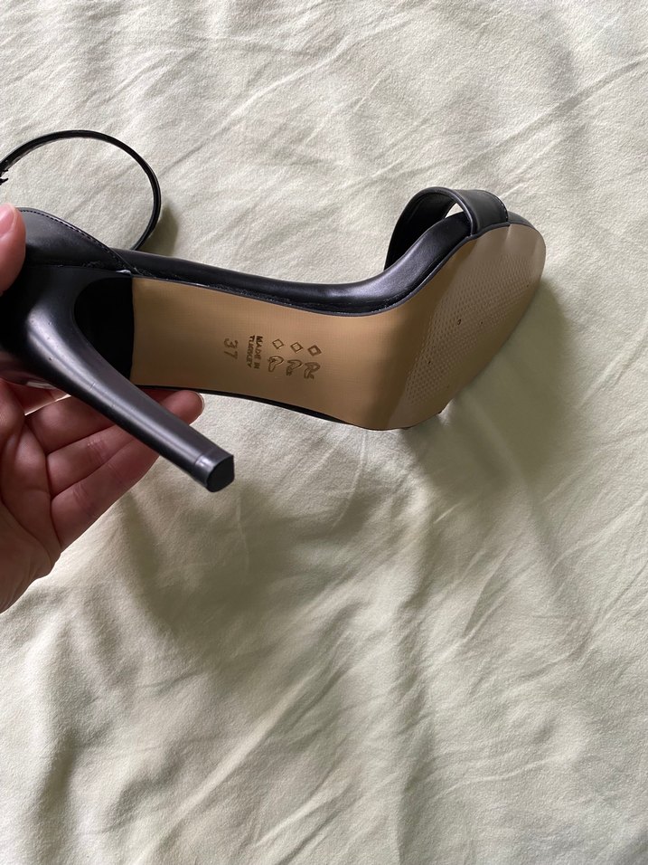 Siyah Tokalı İnce Topuklu Kadın Ayakkabı - Görsel 5