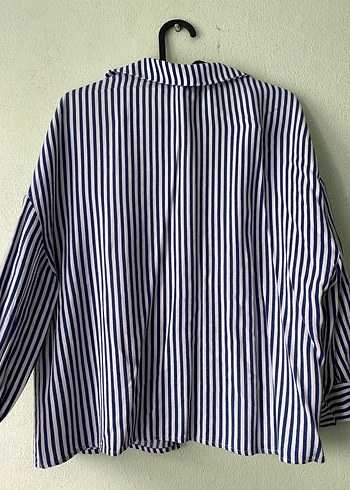 Düğmeli, Uzun Kollu Mavi Çizgili Kadın Gömlek - Görsel 3