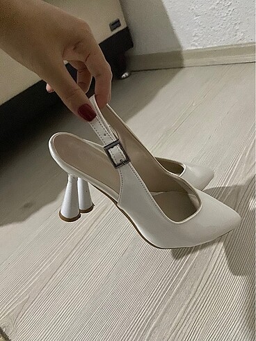 Zara Klasik stiletto ayakkabı arkası açık