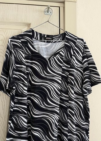 V Yaka Zebra Desenli Günlük Elbise
