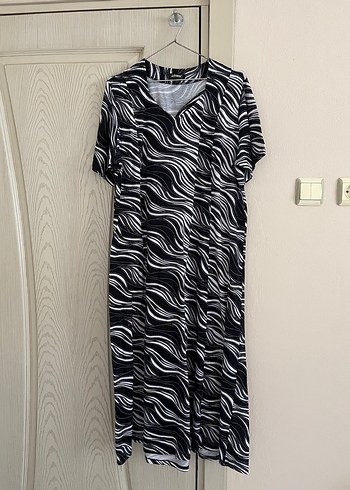 Diğer V Yaka Zebra Desenli Günlük Elbise