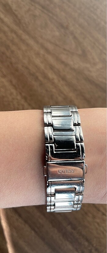 Guess Guess gümüş taşlı saat