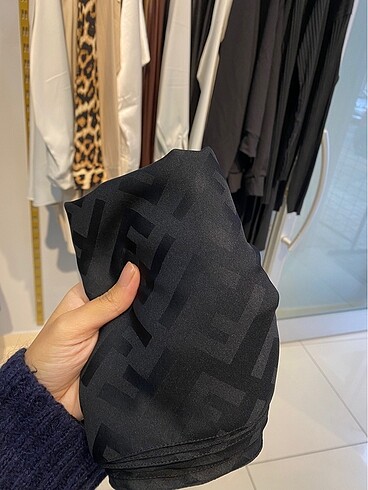 Diğer Fendi şal