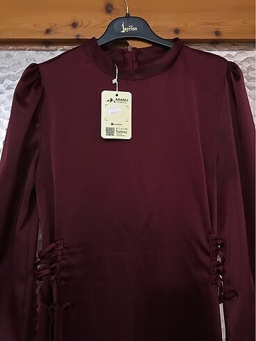 38 Beden bordo Renk Bordo saten elbise etiketli 38 beden