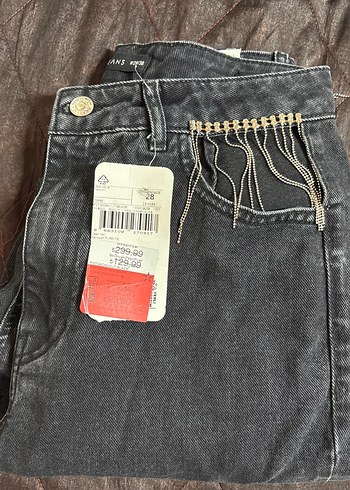 Gri Zincir Detaylı Rahat Kesim Kadın Jean