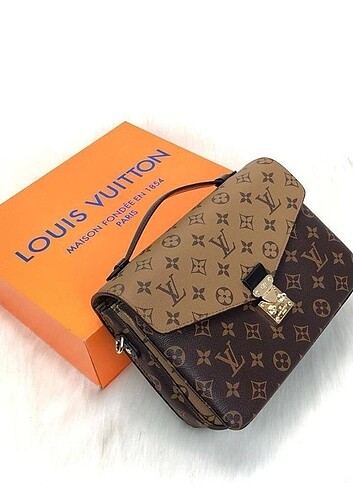 Louis Vuitton Louis Vuitton Metis 