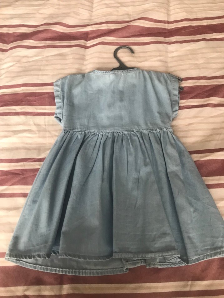 Nakışlı Düğmeli Kız Denim Elbise - Görsel 2