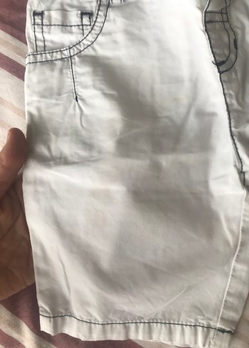 Erkek Beyaz Bol Kesim Kemerli Şort - Görsel 4