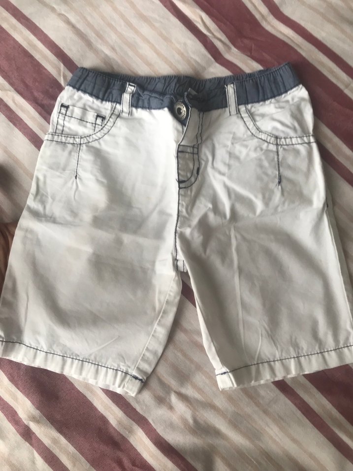 Erkek Beyaz Bol Kesim Kemerli Şort - Görsel 3