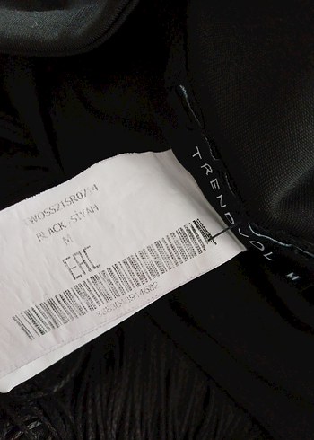 Püsküllü Siyah Şort - Görsel 4