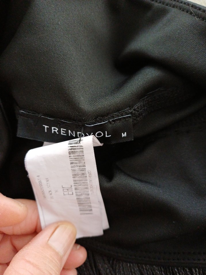 Püsküllü Siyah Şort - Görsel 5