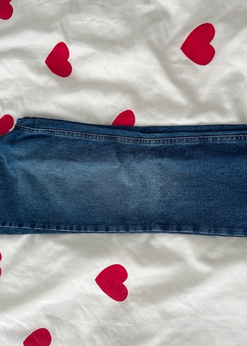 Renkli Baskılı Mavi yırtık kot pantolon. - Görsel 2