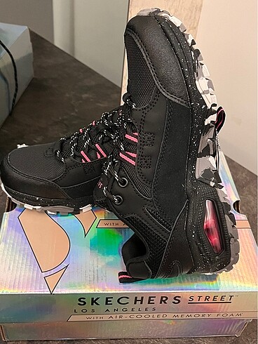 35,5 Beden Skechers Street ayakkabı