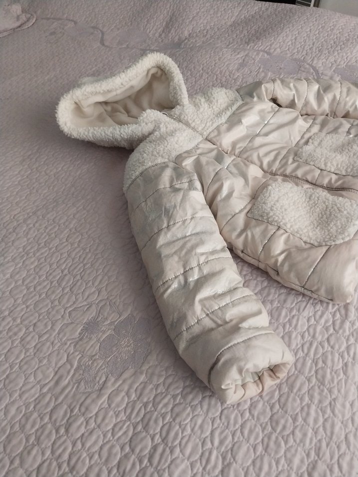 Kız Çocuk Kapüşonlu Beyaz Kürk Detaylı Mont - Görsel 3