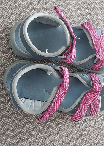 32 Beden Kız Çocuk Pembe Gri Cırt Cırtlı Sandalet