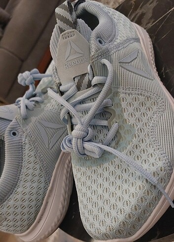 REEBOK memorytch massage