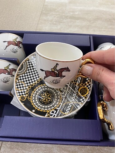 Atlı porselen Türk kahvesi fincan takımı