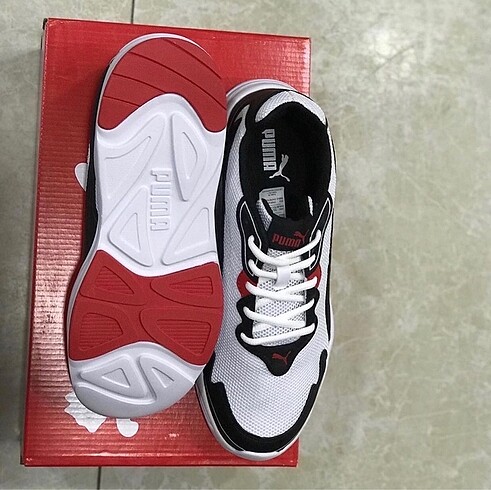 42 Beden beyaz Renk ORJİNAL PUMA SPOR AYAKKABISI