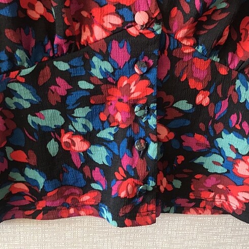 l Beden çeşitli Renk Bershka Çiçekli Bluz