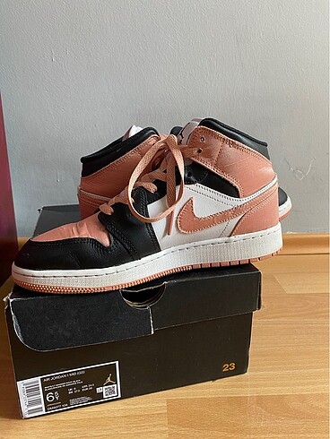 39 Beden pembe Renk air jordan 1 mid white madder root black