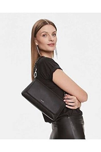 Calvin Klein Kadın Ck Must Omuz Çantası