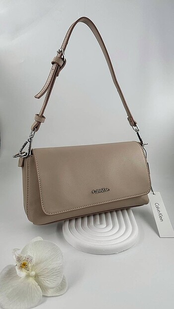  Beden çeşitli Renk Calvin Klein Kadın Ck Must Omuz Çantası