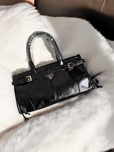 PRADA- ENAMEL TRİANGLE-LOGO LEATHER TOTE BAG