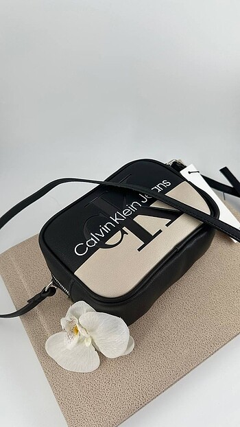  Beden Calvin Klein - Sculpted Camera Bag