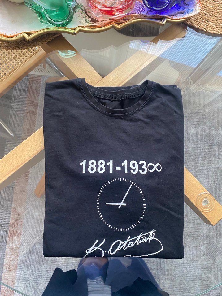 Kısa Kollu Siyah Baskılı  Atatürk Tişörtü — görsel 4/5