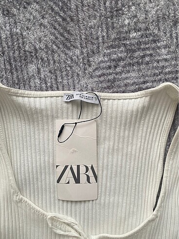 Zara Zara bluz dantelli kolsuz