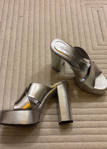 Gri metalik Topuklu terlik ayakkabı - Görsel 3