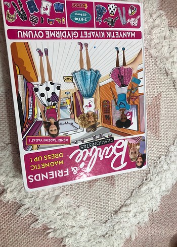 Barbie ve Arkadaşları Manyetik Kıyafet Giydirme Oyunu