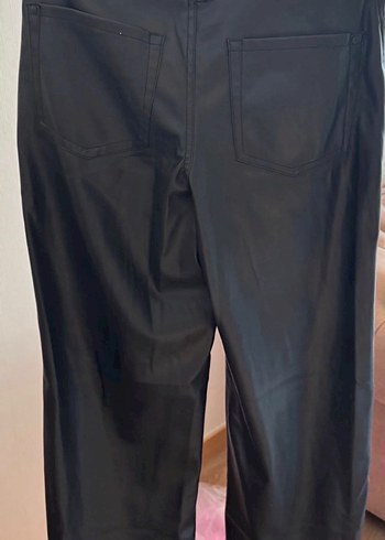 Bershka Kadın Siyah Deri Pantolon - Görsel 3