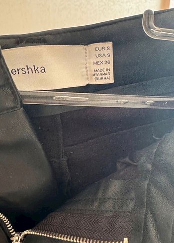 Bershka Kadın Siyah Deri Pantolon - Görsel 4