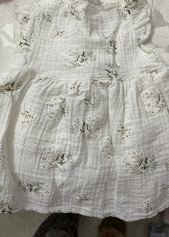 Beyaz Nakışlı Keten Kız Elbise - Görsel 3