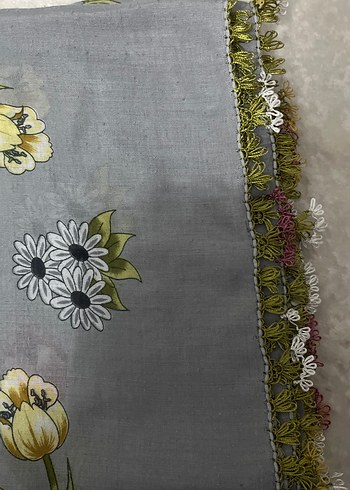 Gri Çiçek Desenli Fırfırlı Kadın iğne oyası yazma - Görsel 2