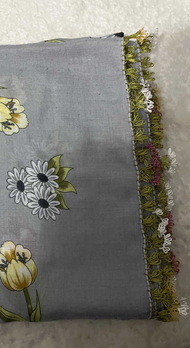 Gri Çiçek Desenli Fırfırlı Kadın iğne oyası yazma - Görsel 2