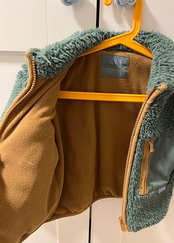 Zara Erkek Çocuk Yeşil Kürklü Ceket - Görsel 3