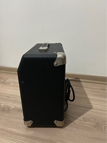 Beden Fender Frontman 10G BLK Amfi
