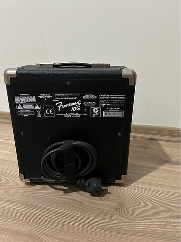 Beden Renk Fender Frontman 10G BLK Amfi