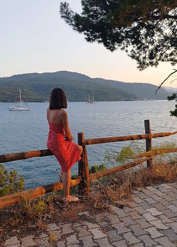 kırmızı elbise