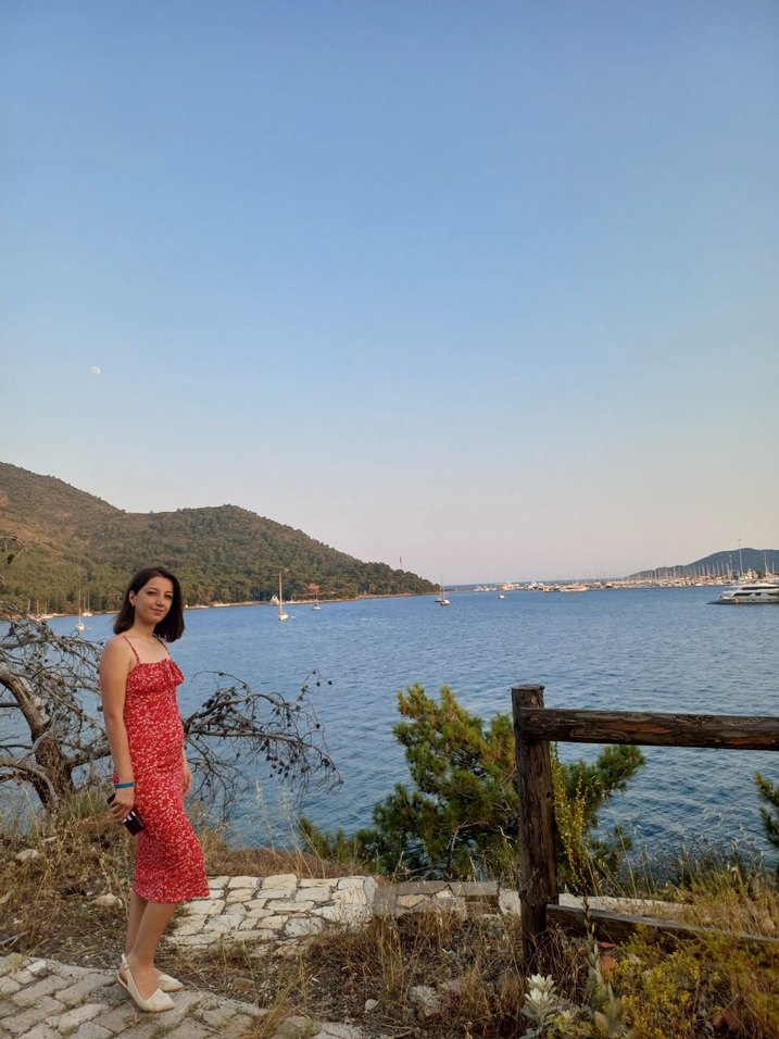 kırmızı elbise - Görsel 2