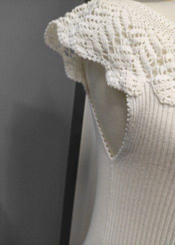 Dantel Detaylı Beyaz Bohem Kısa Bluz - Görsel 5